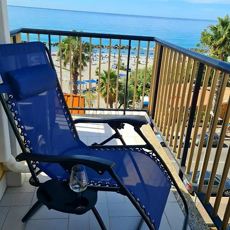 Lägenhet La Finestra Sul Mare Ventimiglia